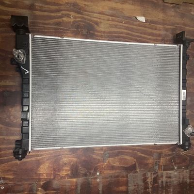 Maxus EV30 réservoir d'eau en aluminium plastique condensateur radiateur ASM OE C00122258 pour l'installation de voitures