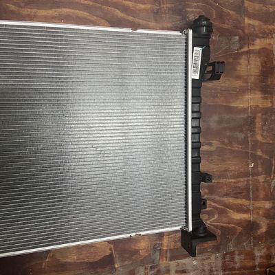 Maxus EV30 réservoir d'eau en aluminium plastique condensateur radiateur ASM OE C00122258 pour l'installation de voitures