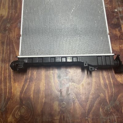 Maxus EV30 réservoir d'eau en aluminium plastique condensateur radiateur ASM OE C00122258 pour l'installation de voitures