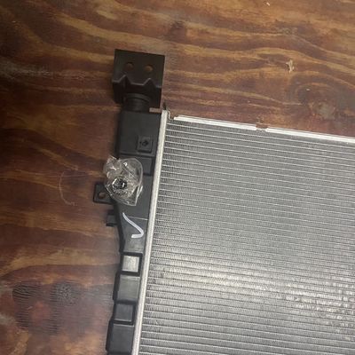 Maxus EV30 réservoir d'eau en aluminium plastique condensateur radiateur ASM OE C00122258 pour l'installation de voitures