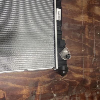 Maxus EV30 réservoir d'eau en aluminium plastique condensateur radiateur ASM OE C00122258 pour l'installation de voitures