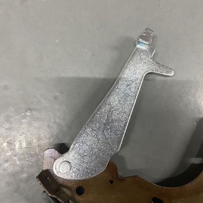 Modèle de voiture T60 Plaquettes de frein arrière OE C00168948 pour la puissance d'arrêt supérieure SAIC Maxus